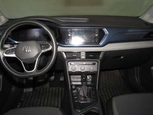 Used 2022 Volkswagen Taos SE FWD image 13