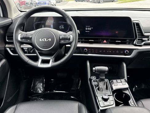 Used 2023 Kia Sportage EX AWD/4WD image 2