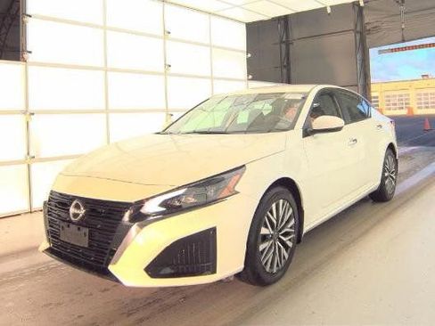 Used 2024 Nissan Altima 2.5 SV image 5