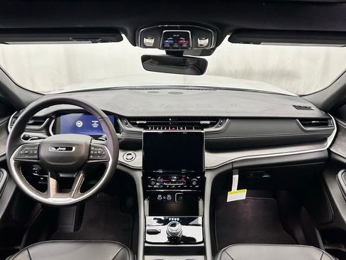 New 2025 Jeep Grand Cherokee Limited w/ Black Appearance Package image 24