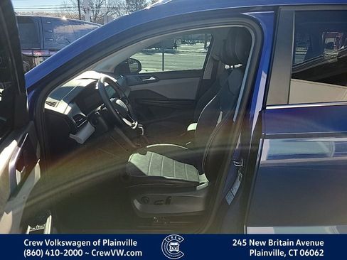 Certified 2022 Volkswagen Taos SE image 15