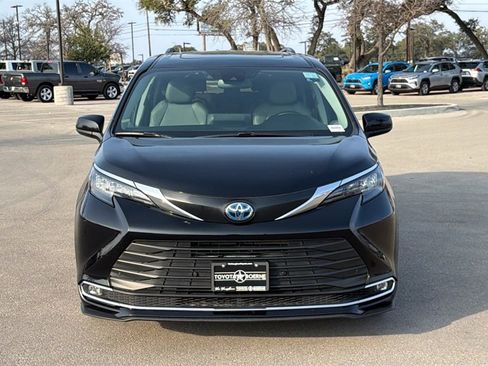 Used 2024 Toyota Sienna XLE image 10