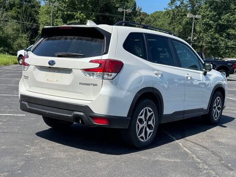 Used 2022 Subaru Forester Premium AWD/4WD image 5