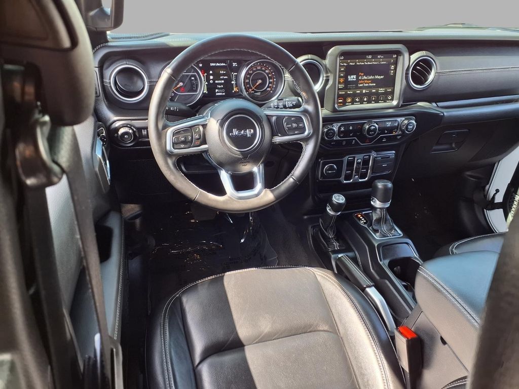 Used 2022 Jeep Wrangler Unlimited Sahara w/ Cold Weather Group AWD/4WD image 4