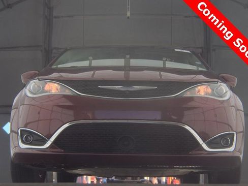 Used 2018 Chrysler Pacifica Touring-L Plus w/ Advanced Safetytec Group image 3