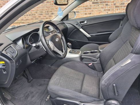 Used 2010 Hyundai Genesis 2.0T RWD image 9