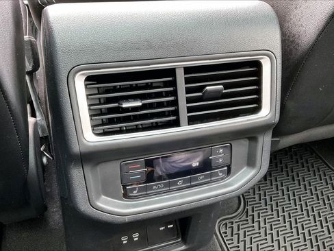 Used 2024 Volkswagen Atlas SEL Premium R-Line AWD/4WD image 18