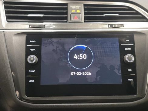 Certified 2022 Volkswagen Tiguan SE FWD image 19