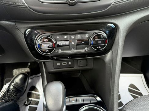 Certified 2022 Buick Encore GX Select w/ Sport Touring Package image 21