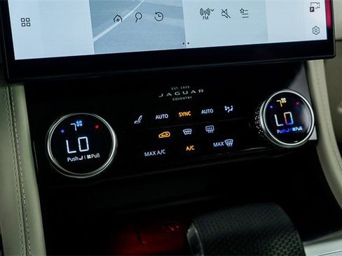 Used 2022 Jaguar F-PACE SVR image 48