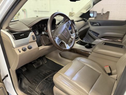 Used 2018 GMC Yukon SLT w/ Premium Edition image 8