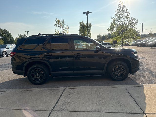 Used 2024 Honda Pilot TrailSport image 5