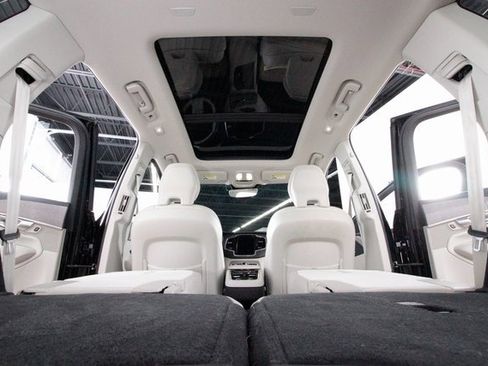 Certified 2024 Volvo XC90 B6 Plus image 32