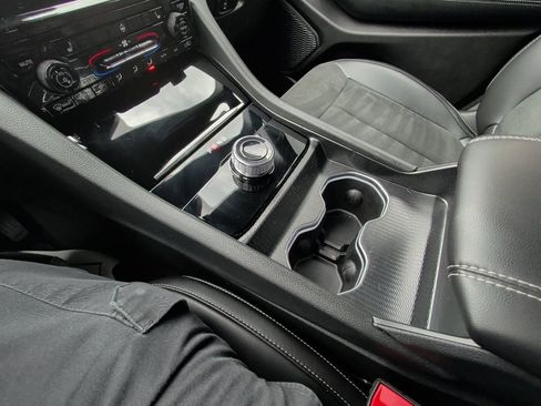 Certified 2025 Jeep Grand Cherokee Altitude image 25