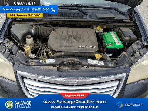 Used 2013 Chrysler Town & Country Touring FWD image 16
