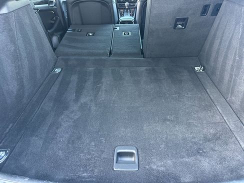 Certified 2022 Porsche Macan image 15