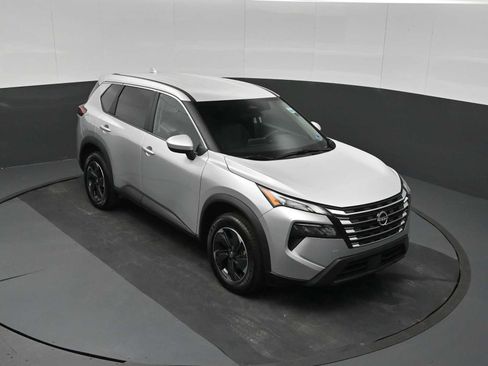 Used 2025 Nissan Rogue SV AWD/4WD image 10