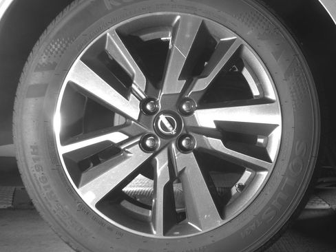 Used 2025 Nissan Versa SV FWD image 15