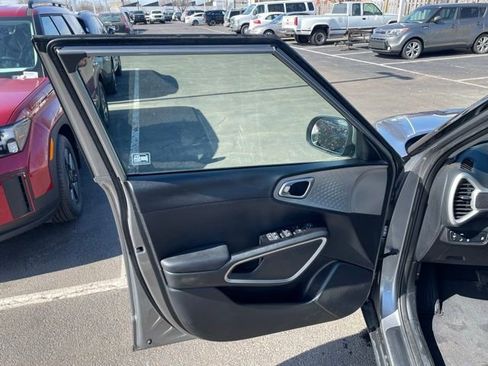 Used 2022 Kia Soul LX w/ Technology Package image 13