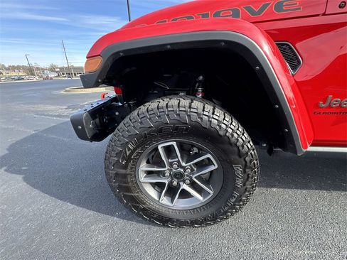 Used 2024 Jeep Gladiator Mojave image 10