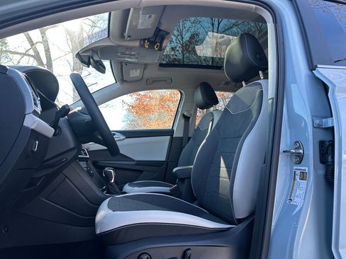 New 2026 Volkswagen Taos SE image 3