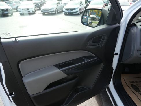 Used 2016 GMC Canyon W/T image 18