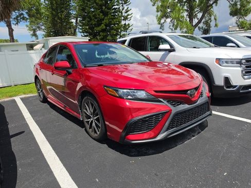 Used 2021 Toyota Camry SE FWD image 1