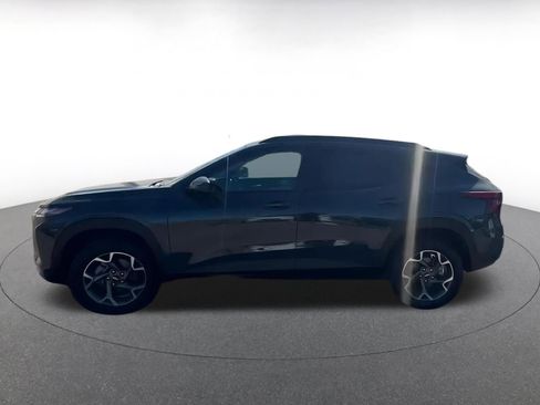 Used 2025 Chevrolet Trax LT image 9