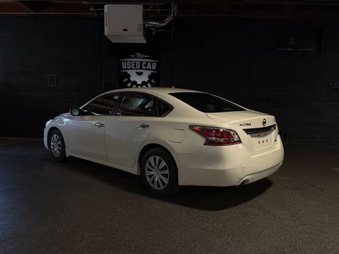 Used 2014 Nissan Altima 2.5 S FWD image 3
