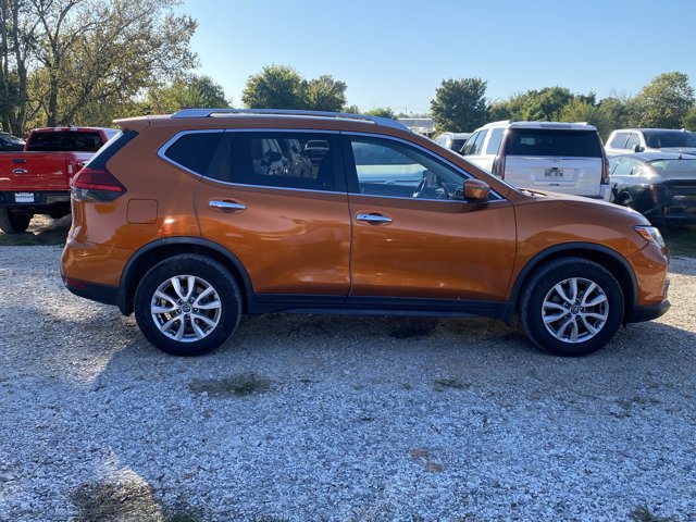 Used 2017 Nissan Rogue SV AWD/4WD image 2
