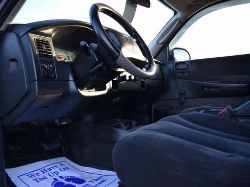 Used 2004 Dodge Dakota Sport w/ Deluxe Convenience Group image 7