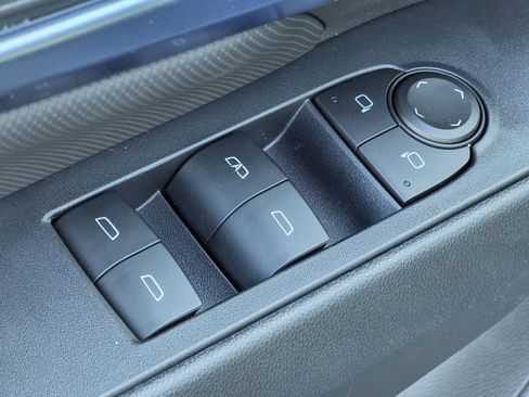 New 2026 Chevrolet Equinox EV LT w/ Convenience Package II image 21