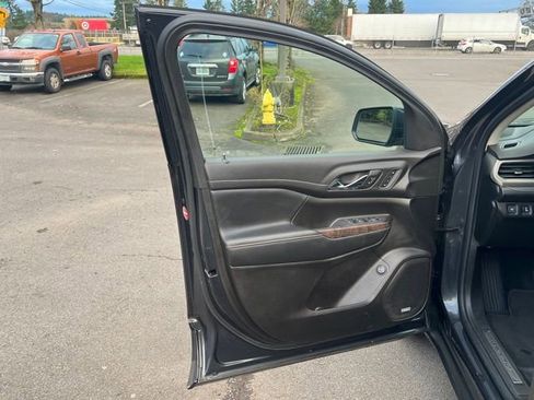 Used 2022 GMC Acadia Denali w/ Denali Ultimate Package image 19