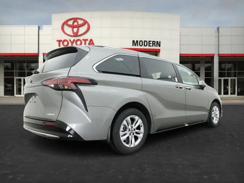 New 2026 Toyota Sienna Limited image 21