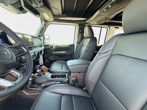 New 2026 Jeep Wrangler Unlimited Sahara AWD/4WD image 21