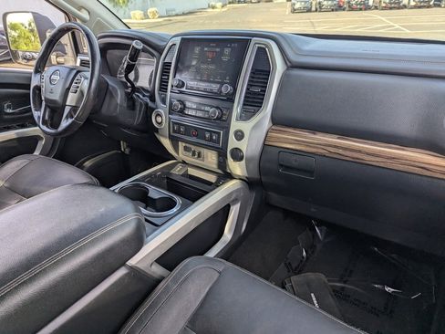 Used 2020 Nissan Titan SL w/ Moonroof Package image 10