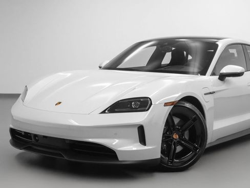 New 2025 Porsche Taycan image 7