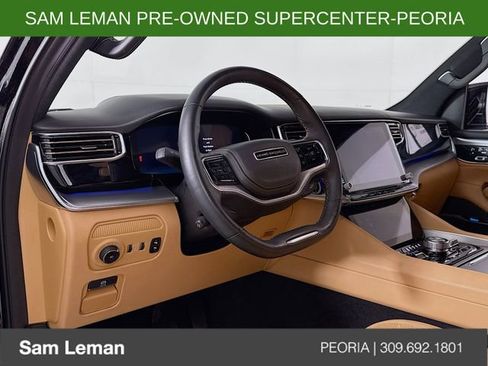 Used 2023 Jeep Grand Wagoneer Series III AWD/4WD image 9