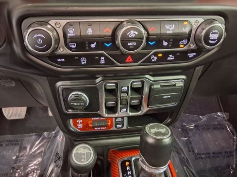 Used 2021 Jeep Wrangler Unlimited Rubicon AWD/4WD image 17