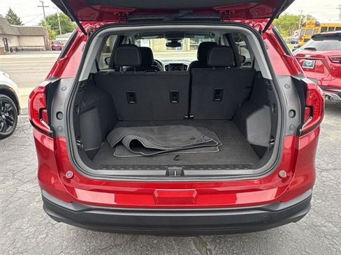 Used 2023 GMC Terrain SLE w/ Driver Convenience Package FWD image 24