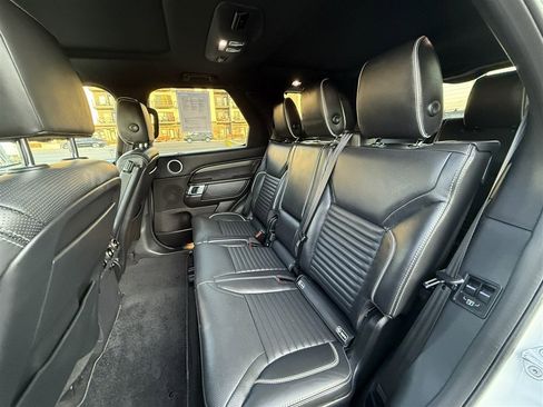 Used 2018 Land Rover Discovery HSE image 21