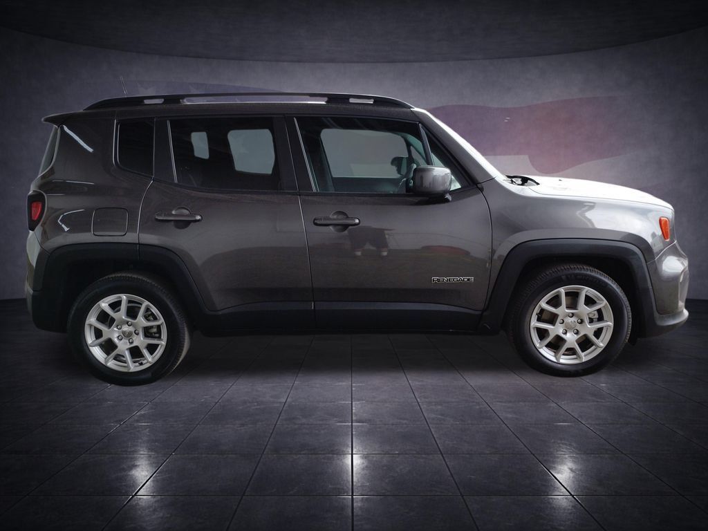 Used 2019 Jeep Renegade Latitude w/ UConnect 8.4 Nav Group FWD image 6