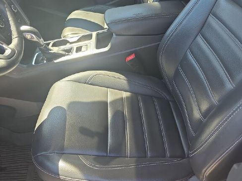 Used 2019 Ford Escape SEL image 5