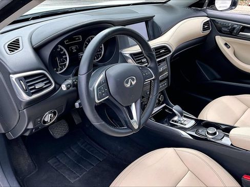 Used 2018 INFINITI QX30 Premium w/ Navigation Package FWD image 17