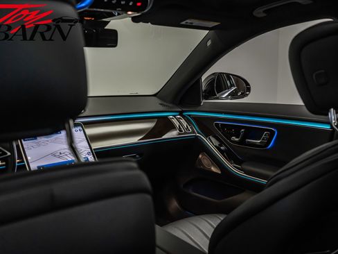 Used 2022 Mercedes-Benz S 500 4MATIC w/ 3D Technology Package image 43