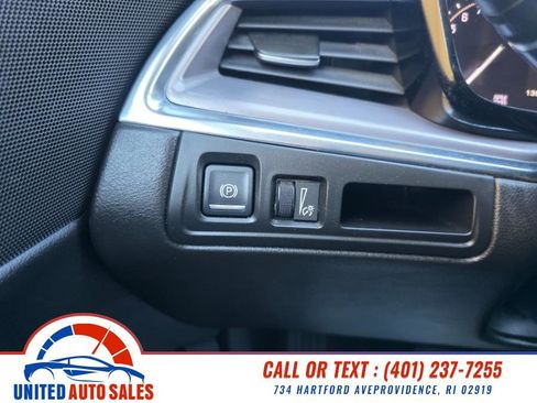 Used 2017 Cadillac XT5 Luxury w/ Driver Awareness Package image 19