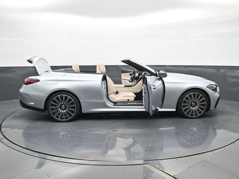 Used 2024 Mercedes-Benz CLE 300 4MATIC Cabriolet image 28