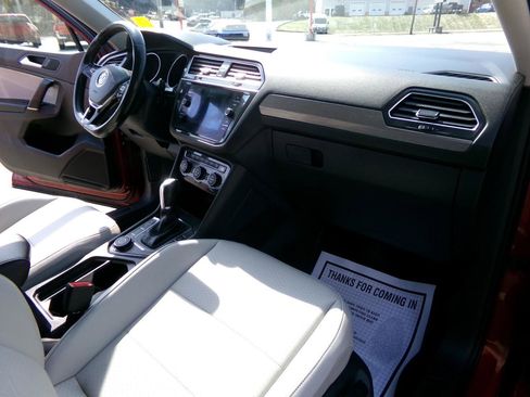 Used 2018 Volkswagen Tiguan SE image 24