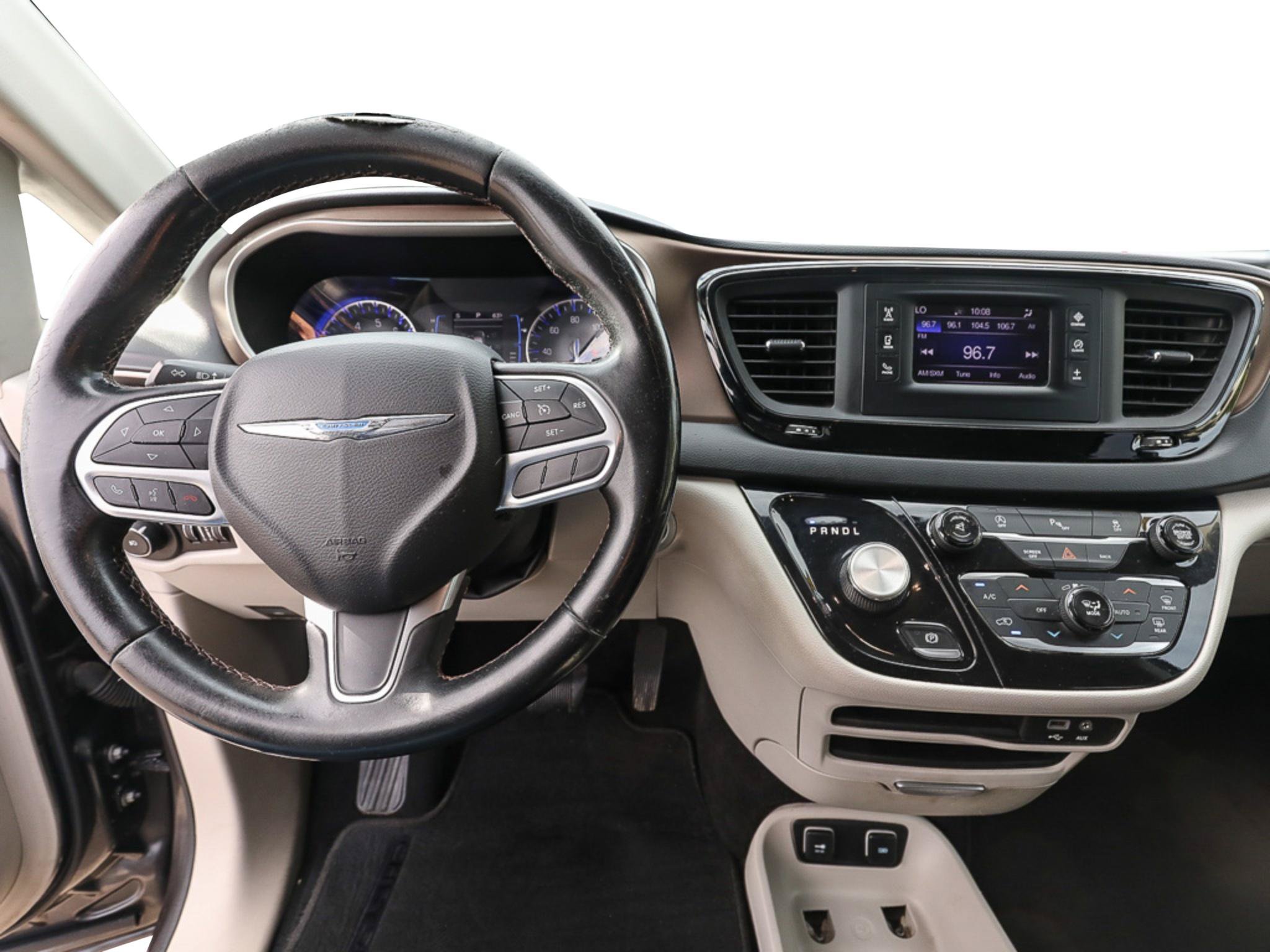 Used 2017 Chrysler Pacifica Touring-L FWD image 13
