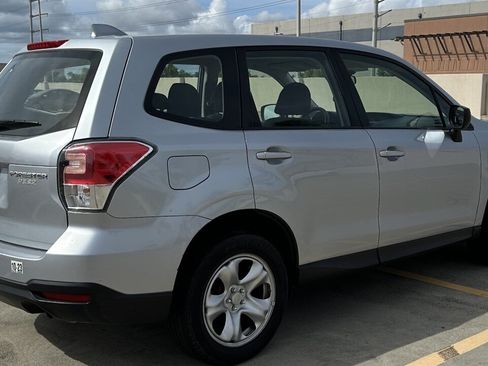 Used 2017 Subaru Forester 2.5i AWD/4WD image 6